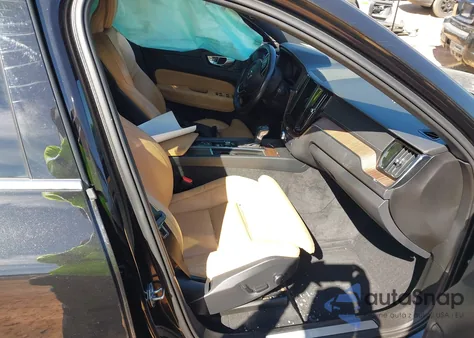 2021 Volvo Xc60 T5 Inscription из США, поврежденный, VIN YV4102RL5M1759821